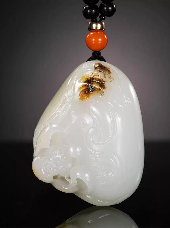 许永刚 和田玉籽料连年有余把件 51*40*30mm 98g 款识:允