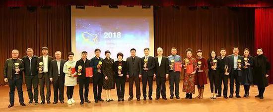 �й�����ܹ�˾�쵼����񽱵�λ������Ӱ����